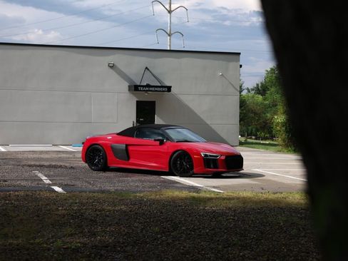 Used 2018 Audi R8 V10 plus w/ Full Leather Package image 7