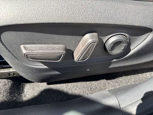 Used 2020 Toyota RAV4 Limited image 20