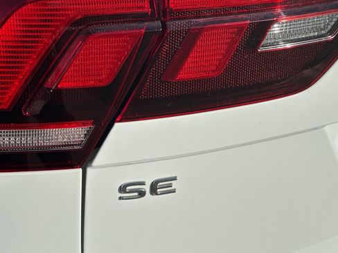 Certified 2022 Volkswagen Tiguan SE w/ Panoramic Sunroof Package image 28