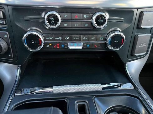 Used 2025 Ford F150 Lariat w/ Equipment Group 501A Mid image 26