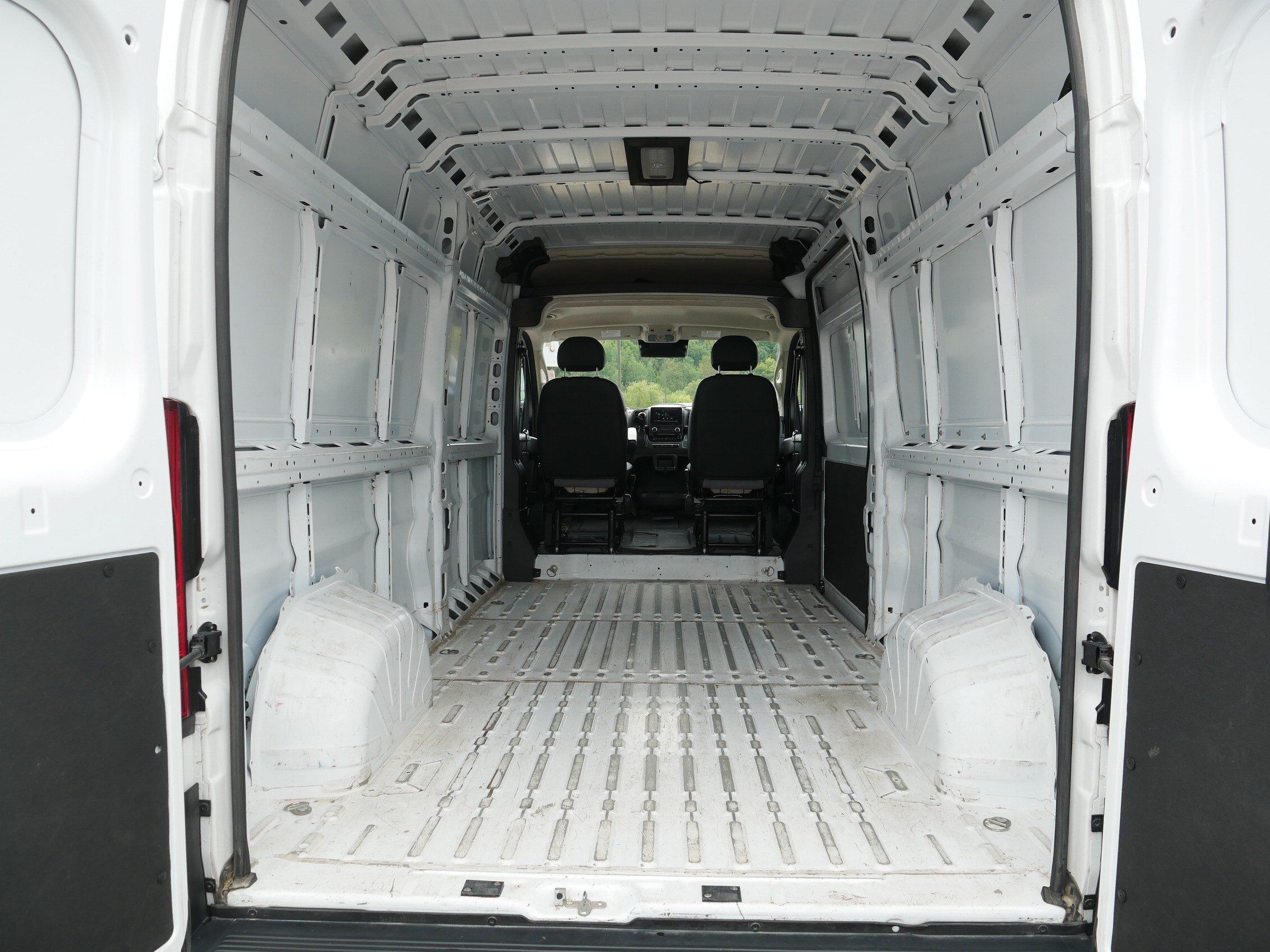 Used 2024 RAM ProMaster 2500 w/ Convenience Group FWD image 18