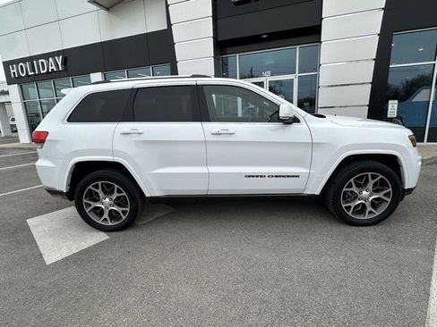Used 2018 Jeep Grand Cherokee Limited image 3