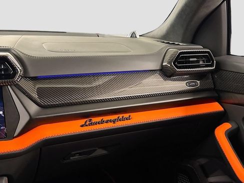 Used 2025 Lamborghini Urus SE AWD/4WD image 23