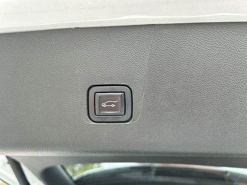 Used 2022 Chevrolet Traverse Premier image 16