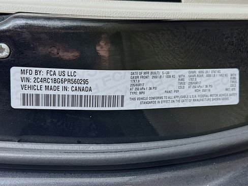 Used 2023 Chrysler Pacifica Touring-L image 31