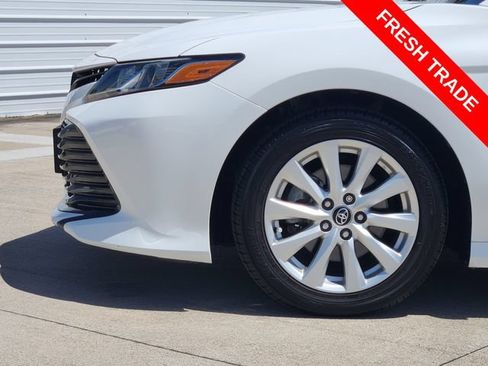 Used 2020 Toyota Camry LE FWD image 8
