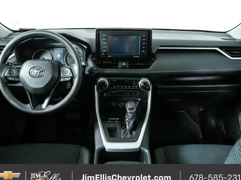 Used 2022 Toyota RAV4 LE FWD image 18