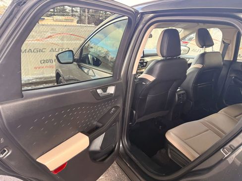 Used 2020 Ford Escape SEL image 17