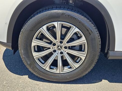 Used 2024 Mercedes-Benz GLC 300 image 9