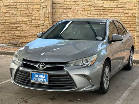 Used 2016 Toyota Camry LE FWD image 2