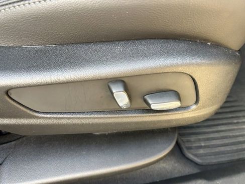 Used 2025 Cadillac XT6 Luxury image 52