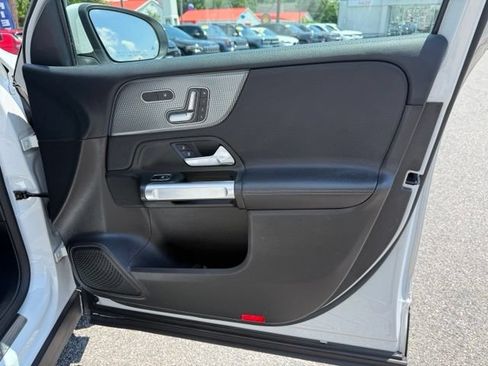 Used 2020 Mercedes-Benz GLB 250 4MATIC image 39