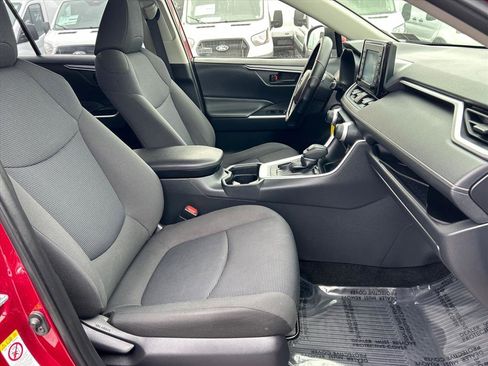 Used 2019 Toyota RAV4 LE w/ All Weather Liner Package image 18