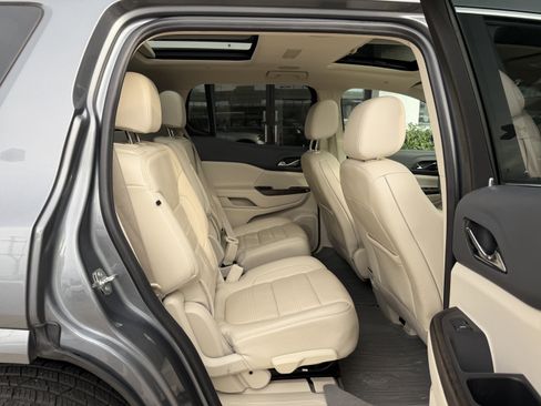 Used 2021 GMC Acadia Denali w/ Denali Technology Package image 20