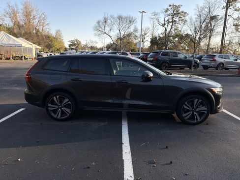 Certified 2025 Volvo V60 B5 Cross Country Plus image 8