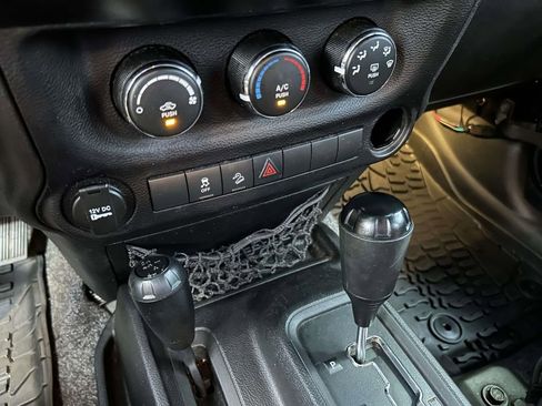 Used 2016 Jeep Wrangler Unlimited Sport AWD/4WD image 27