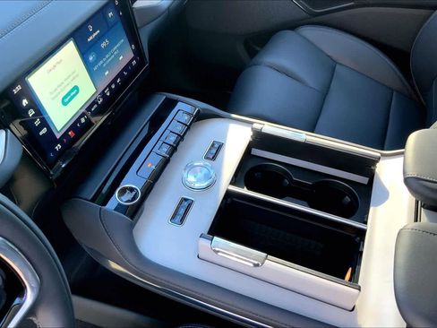 New 2025 Lincoln Navigator L Reserve AWD/4WD image 7