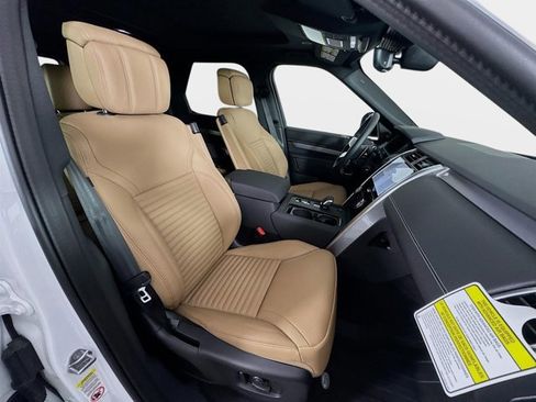 New 2025 Land Rover Discovery Dynamic SE image 30