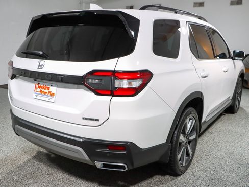Used 2023 Honda Pilot Touring image 7