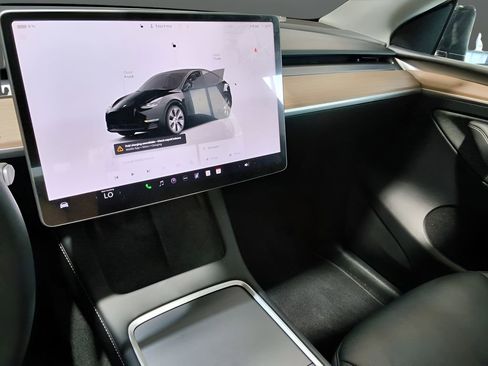 Used 2023 Tesla Model Y Long Range AWD/4WD image 22
