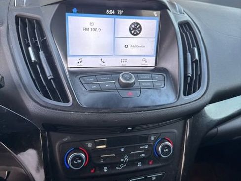 Used 2018 Ford Escape SE w/ SE Sport Appearance Package image 4