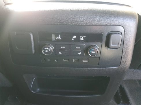 Used 2017 Chevrolet Suburban Premier AWD/4WD image 34