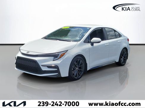 Used 2025 Toyota Corolla SE FWD image 3