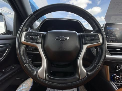 Used 2021 Chevrolet Tahoe Z71 w/ Luxury Package AWD/4WD image 11