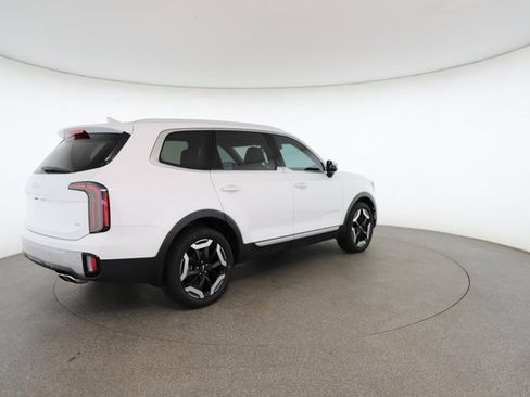 Used 2023 Kia Telluride EX w/ EX Captain's Chair Package image 18