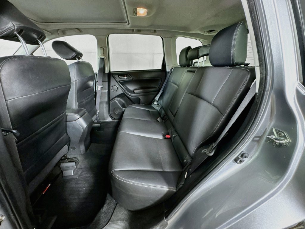 Used 2015 Subaru Forester 2.5i Touring w/ Eyesight & Navigation System AWD/4WD image 30