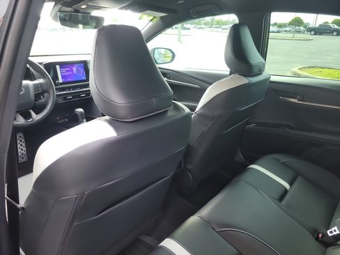 Used 2025 Toyota Camry SE FWD image 12