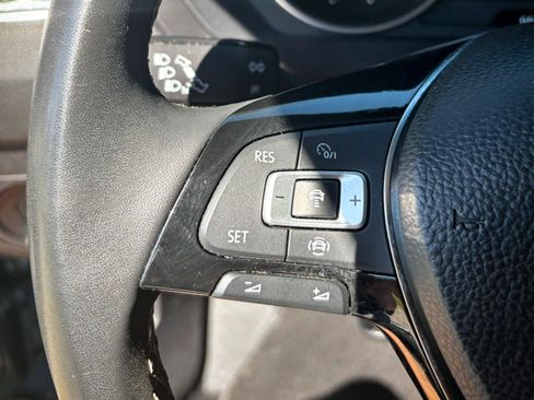 Used 2021 Volkswagen Tiguan SE FWD image 9