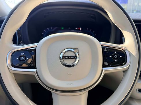 Certified 2023 Volvo XC60 B5 Plus w/ Climate Package image 19