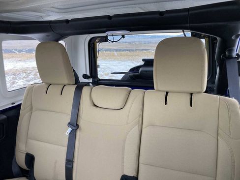 Used 2018 Jeep Wrangler Unlimited Sahara image 28