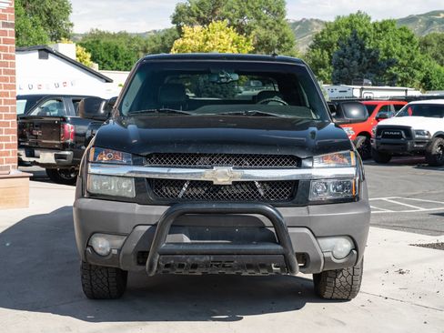 Used 2003 Chevrolet Avalanche 4x4 w/ Suspension Package, Off-Road image 2