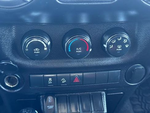 Certified 2018 Jeep Wrangler Unlimited Sport image 33