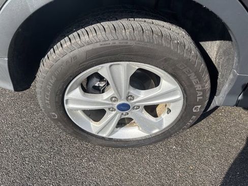 Used 2016 Ford Escape SE FWD image 10