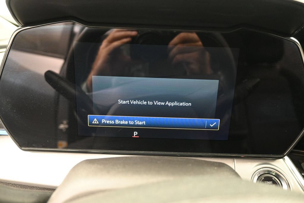 Used 2025 Chevrolet Trax LT FWD image 35
