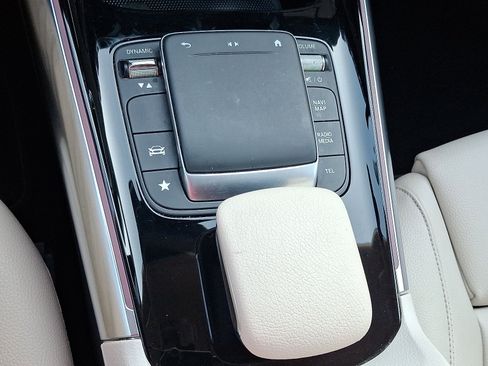 Used 2021 Mercedes-Benz GLA 250 4MATIC image 24