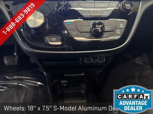 Used 2025 Chrysler Pacifica Select FWD image 4