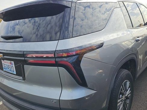 Used 2024 Chevrolet Traverse LT image 2
