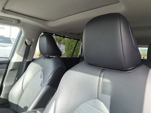 Certified 2021 Toyota Highlander XLE image 18