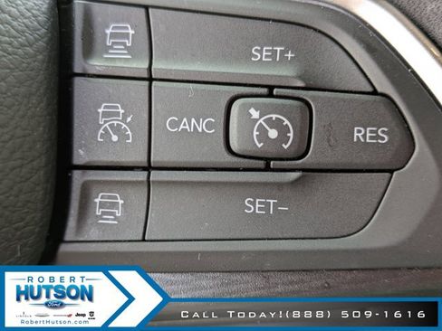 Used 2025 Jeep Grand Cherokee Altitude image 19