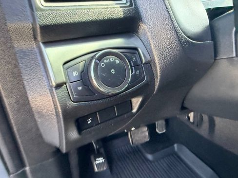 Used 2019 Ford Explorer XLT w/ Equipment Group 202A AWD/4WD image 13