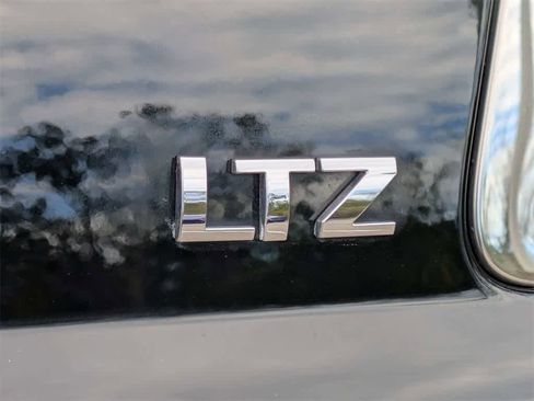 Used 2015 Chevrolet Suburban LTZ image 14