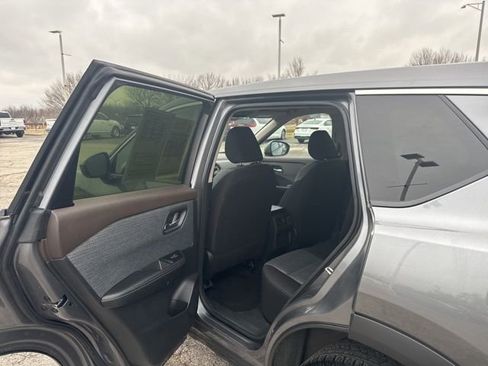 Used 2023 Nissan Rogue SV image 23