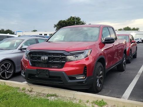 Used 2025 Honda Ridgeline Sport image 3
