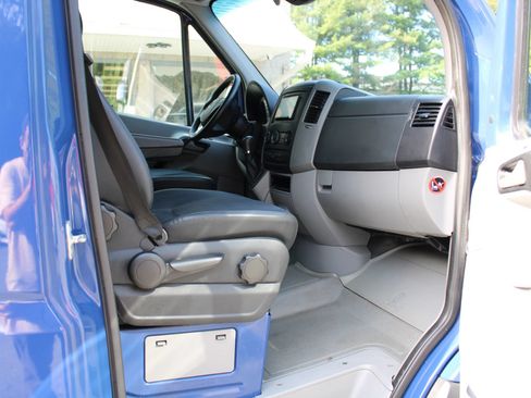 Used 2014 Mercedes-Benz Sprinter 2500 image 20