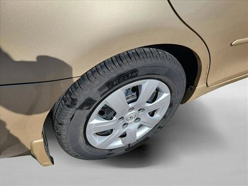 Used 2010 Toyota Camry LE image 10