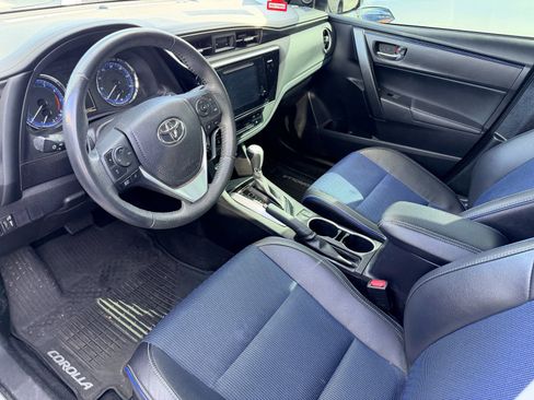 Used 2017 Toyota Corolla SE w/ SE Premium Package image 3